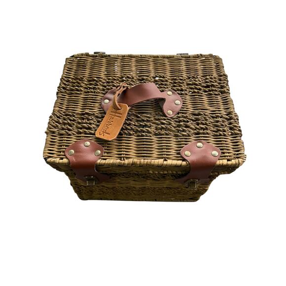 HARRODS VINTAGE Brown Wicker Basket Rare Find Brass Hardware - Picture 2 of 10